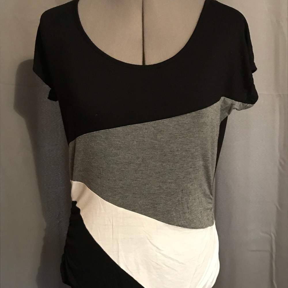 Maurice’s size medium block pullover shirt